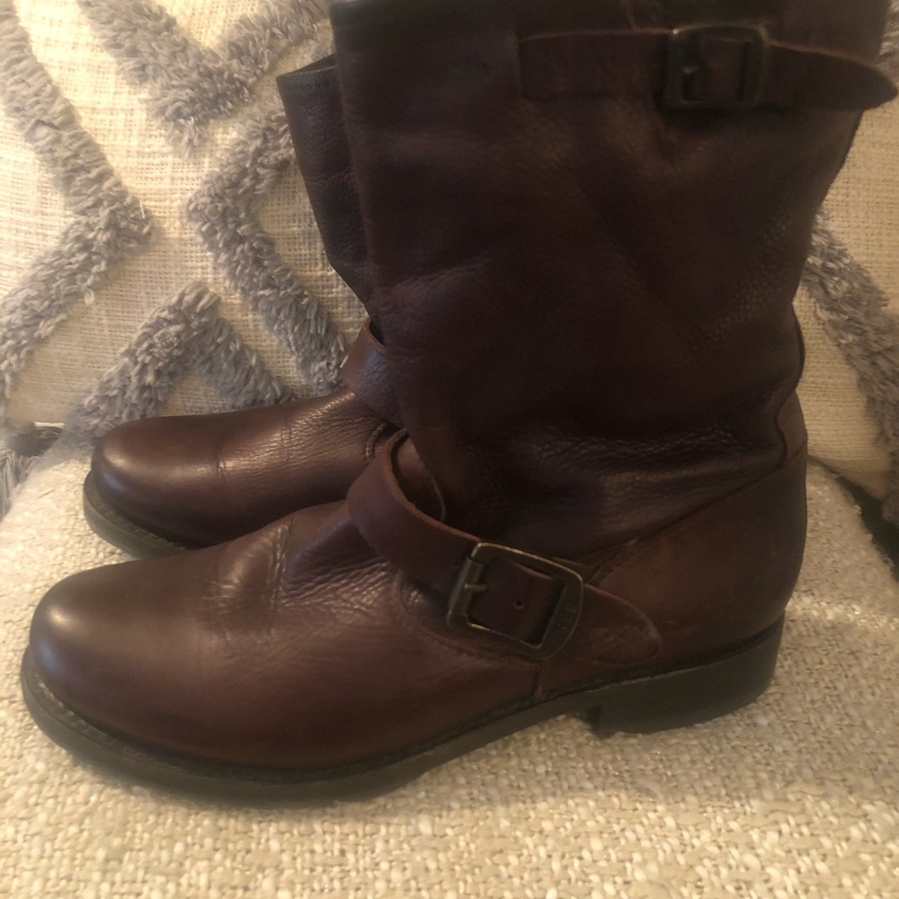 Frye Veronica short boot size 8.5